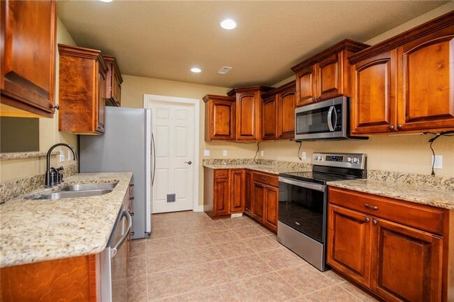 3746 W Brightwater Pl in Fayetteville, AR - Building Photo - Building Photo
