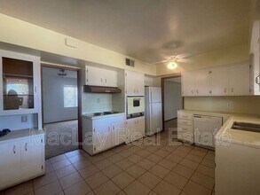 8235 E Virginia Ave in Scottsdale, AZ - Building Photo - Building Photo