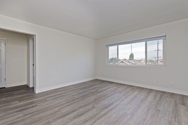 150 Haas Avenue in San Leandro, CA - Foto de edificio - Building Photo