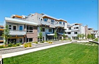 2870 E College Ave in Boulder, CO - Building Photo