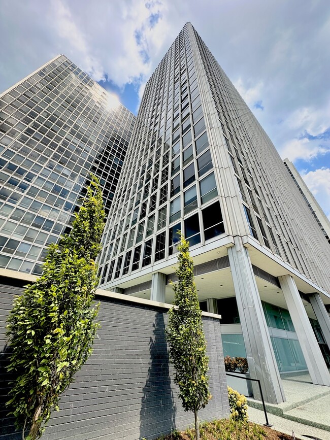 property at 330 W Diversey Pkwy