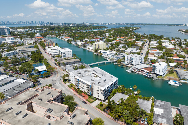 Byron Marina in Miami Beach, FL - Building Photo - Building Photo