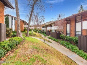 31550 Agoura Rd in Westlake Village, CA - Building Photo - Building Photo