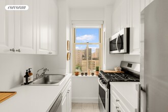 295 Central Prk W in New York, NY - Building Photo - Building Photo