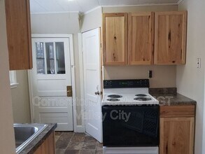 233 8th Ave NE in Valley City, ND - Building Photo - Building Photo