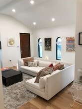 211 W Johanna St in Austin, TX - Building Photo - Building Photo