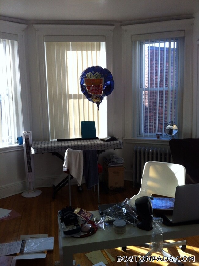 121 Park Dr in Boston, MA - Building Photo - Building Photo