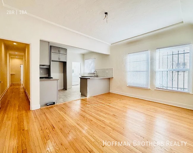 330 1/2 N Genesee Ave in Los Angeles, CA - Foto de edificio - Building Photo