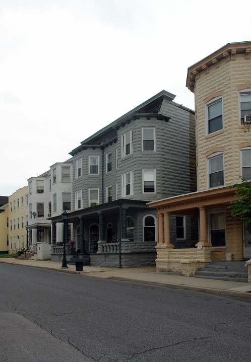 232-234 Summit Ave in Hagerstown, MD - Building Photo