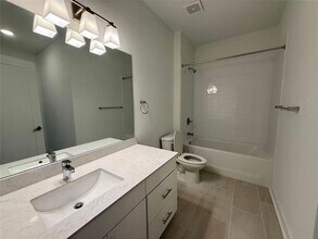 525 Parkway Dr in Hapeville, GA - Building Photo - Building Photo