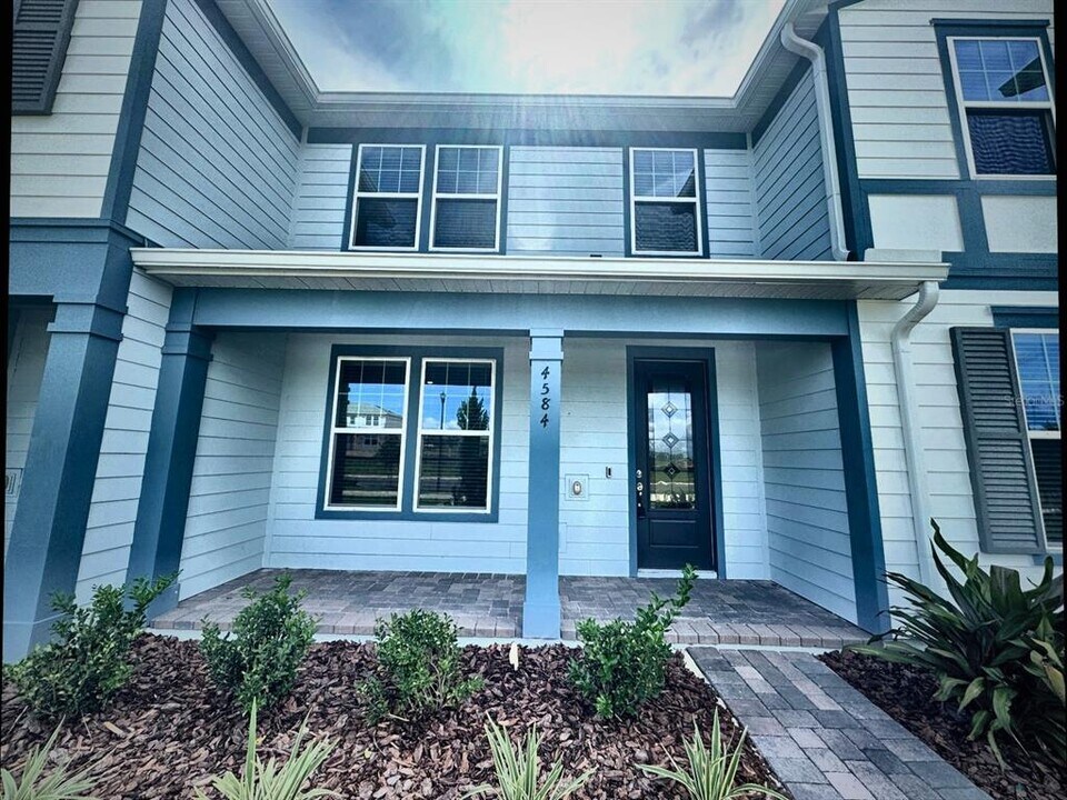 4584 Maple Waltz in Clermont, FL - Foto de edificio