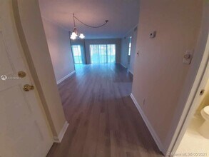 301 N Pine Island Rd-Unit -165 in Plantation, FL - Building Photo - Building Photo