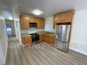 1944 E 20th St in Oakland, CA - Building Photo - Building Photo