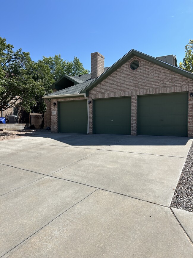 8316 Calle Primera NW in Albuquerque, NM - Building Photo - Building Photo