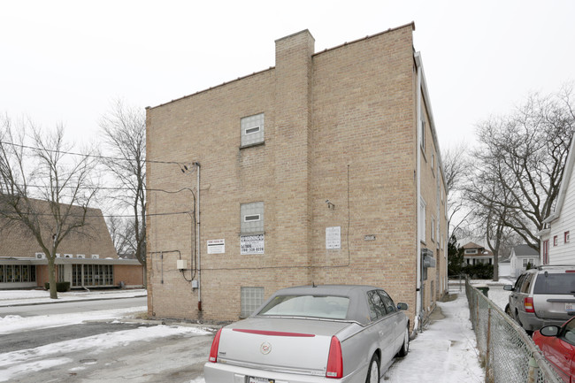 1945 S 17th Ave in Broadview, IL - Foto de edificio - Building Photo