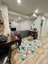 910 W Waveland Ave, Unit G in Chicago, IL - Foto de edificio - Building Photo