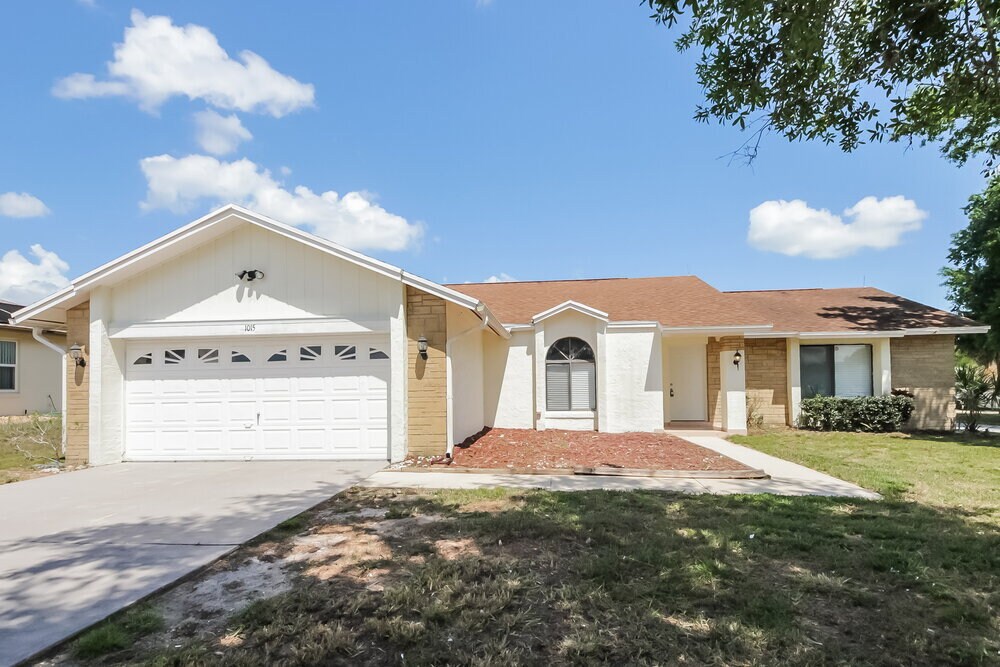 1015 Elizabeth Ridge Ct in Kissimmee, FL - Foto de edificio