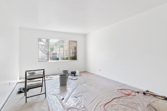 4018 Hillcrest Dr in Los Angeles, CA - Building Photo - Interior Photo