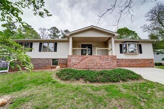 770 Pine Lake Dr NW in Marietta, GA - Building Photo - Building Photo