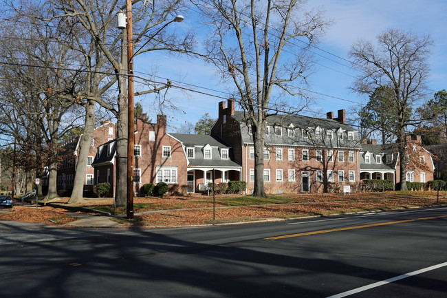 Forest Hill Avenue Apartments in Richmond, VA - Building Photo - Building Photo