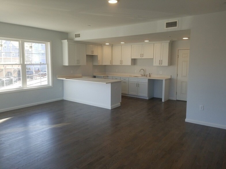 168 Washington St, Unit 2 in Peabody, MA - Building Photo