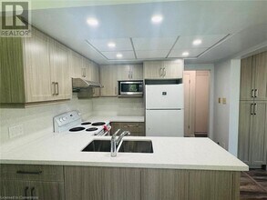 74 Orchard Mill Crescent in Kitchener, ON - Building Photo - Building Photo