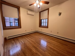 87 Myrtle St, Unit 2M in Boston, MA - Building Photo - Building Photo