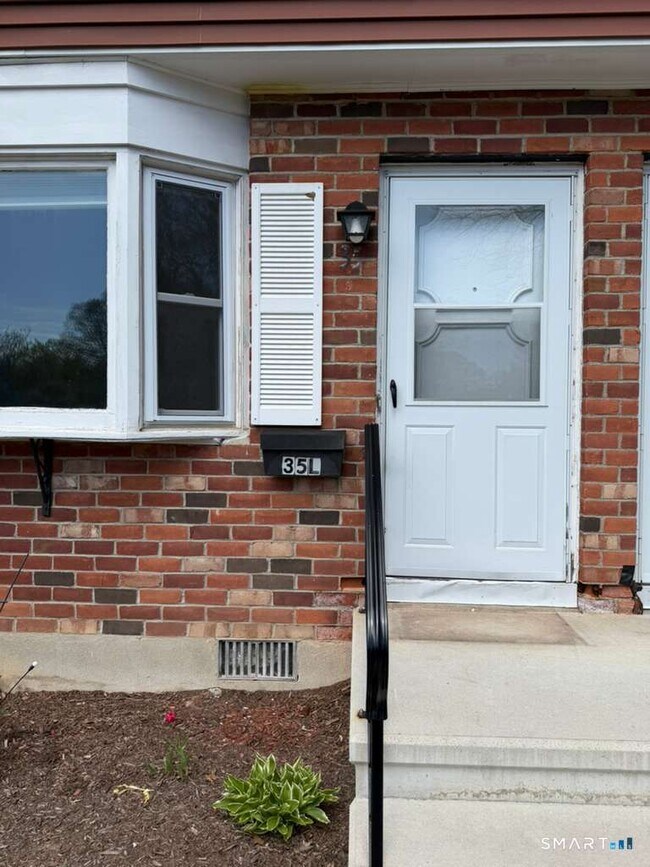 35 Leslie Rd in Bridgeport, CT - Building Photo - Building Photo