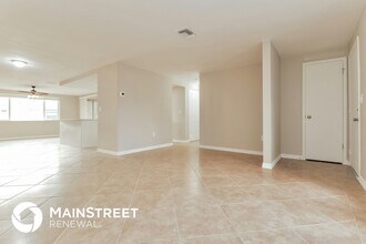 4153 Woodtrail Blvd in New Port Richey, FL - Building Photo - Building Photo