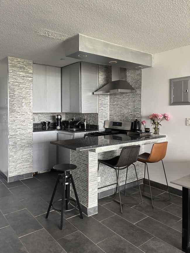 15038 Union Tpke, Unit North facing 8th floor in Flushing, NY - Building Photo - Building Photo