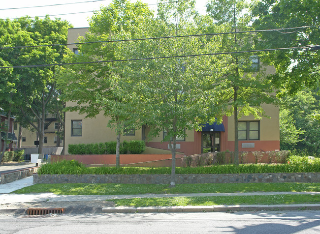 39 Longview Ave in White Plains, NY - Building Photo - Building Photo