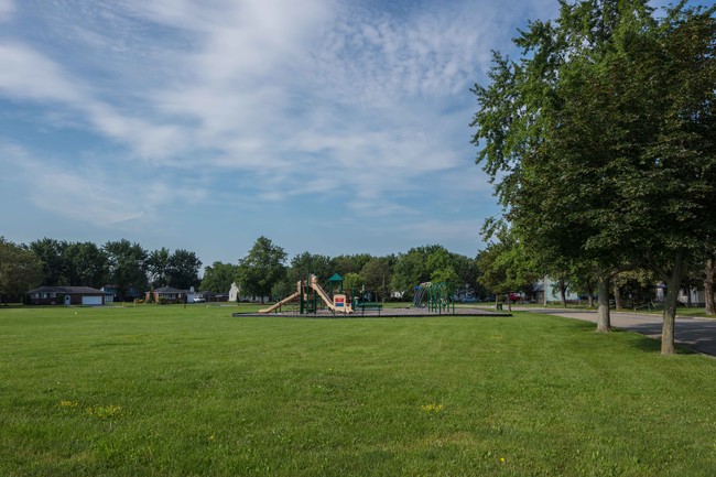 Bellreng Apartments in Niagara Falls, NY - Building Photo - Building Photo