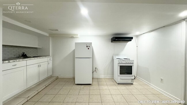 90 Barons Av N in Hamilton, ON - Building Photo - Building Photo