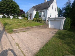 59 Aitchison Dr in New London, CT - Building Photo - Building Photo