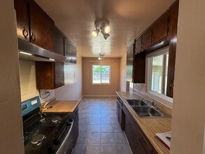 930 Goldenrod St in Escondido, CA - Building Photo - Building Photo