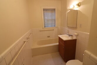 312 Washington St in Wellesley, MA - Building Photo - Building Photo