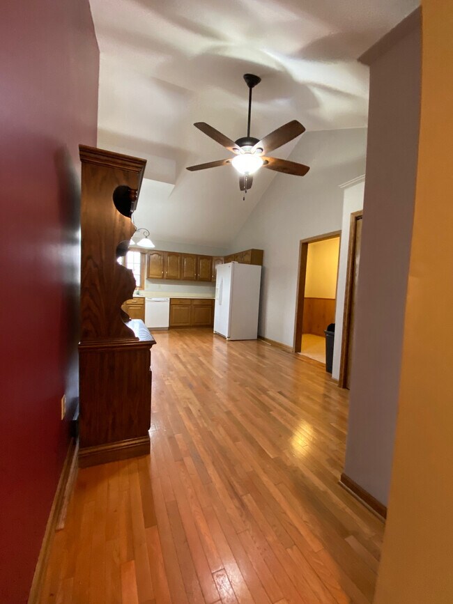 558 Beachview Dr in Somonauk, IL - Building Photo - Building Photo