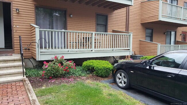 405 Glendale Ave in Bridgeport, CT - Building Photo - Building Photo