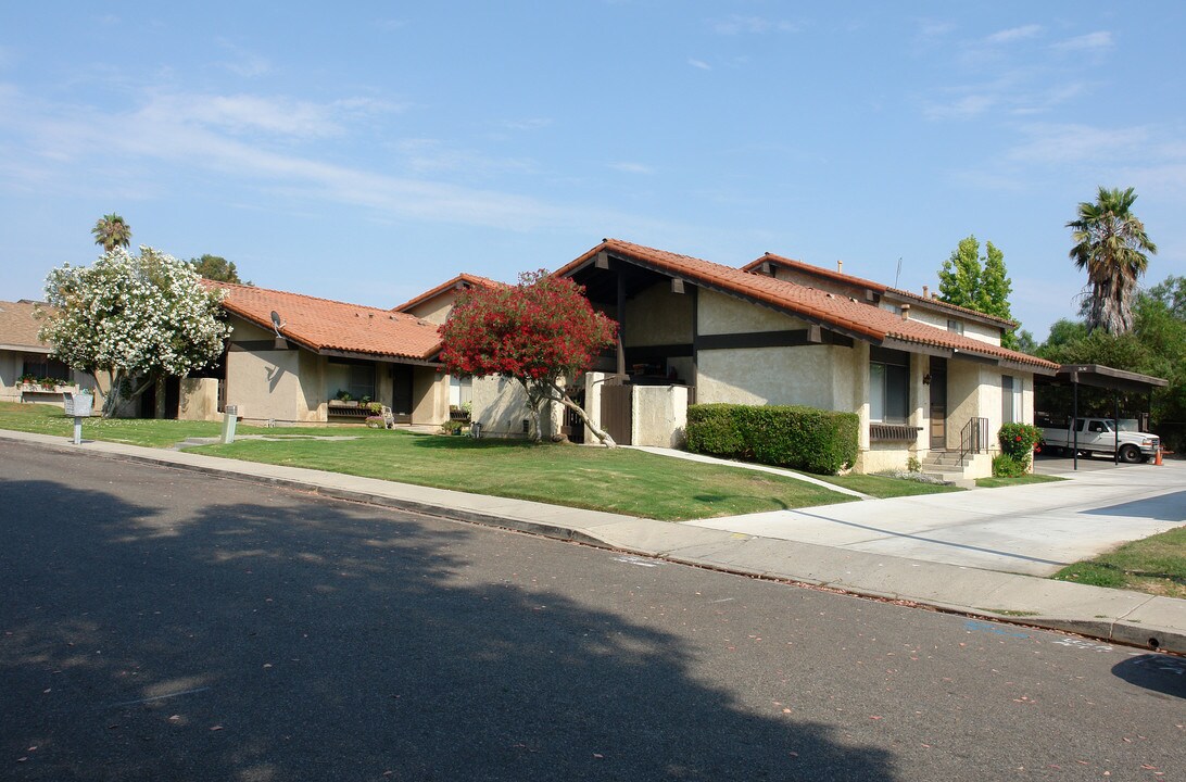 2630-2638 Phipps Ave in Simi Valley, CA - Foto de edificio