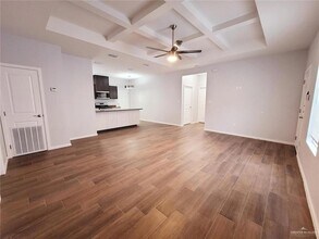 3409 Fuerte Ave, Unit 4 in McAllen, TX - Foto de edificio - Building Photo