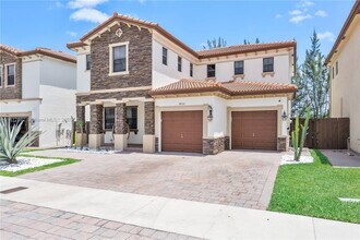 9830 NW 86th Terrace in Doral, FL - Building Photo - Building Photo