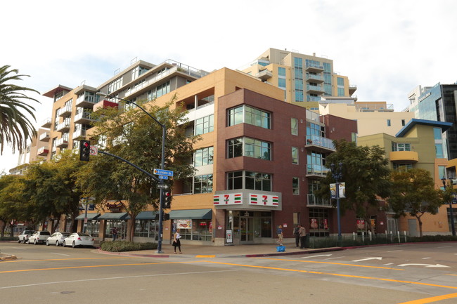 Park Terrace in San Diego, CA - Foto de edificio - Building Photo