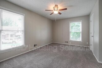 11917 Sycamore Ave in Grandview, MO - Building Photo - Building Photo