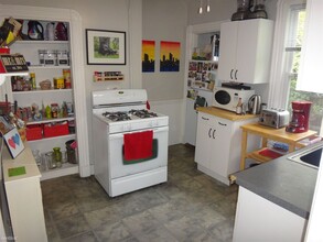 568 Green St-Unit -Apt 2 in Cambridge, MA - Building Photo - Building Photo