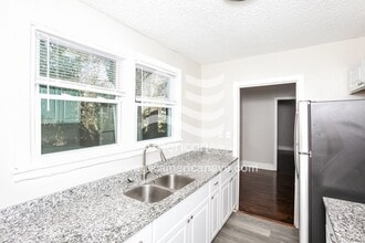 901 Ashley St in Columbia, SC - Foto de edificio - Building Photo