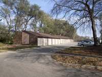 Heritage Court in Des Moines, IA - Building Photo - Building Photo