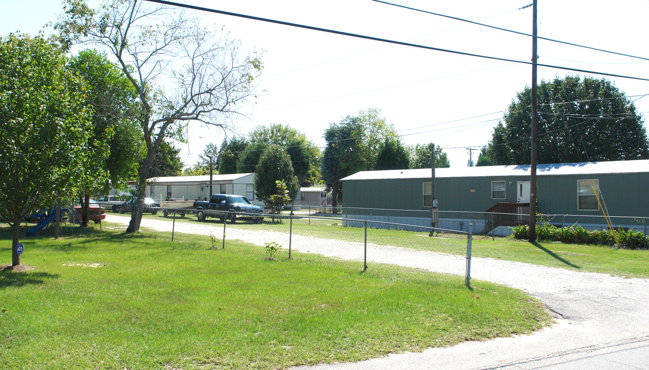 521 Taylor St in West Columbia, SC - Building Photo