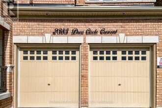 2385 Dress Cir Cres in Oshawa, ON - Building Photo - Building Photo