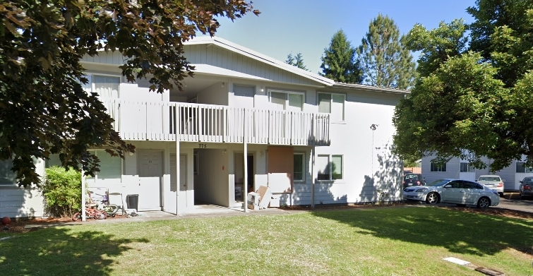 775 Knox St in Monmouth, OR - Foto de edificio