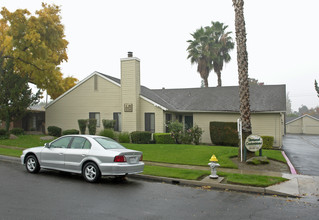 Glennwood Condominiums in Fresno, CA - Building Photo - Building Photo